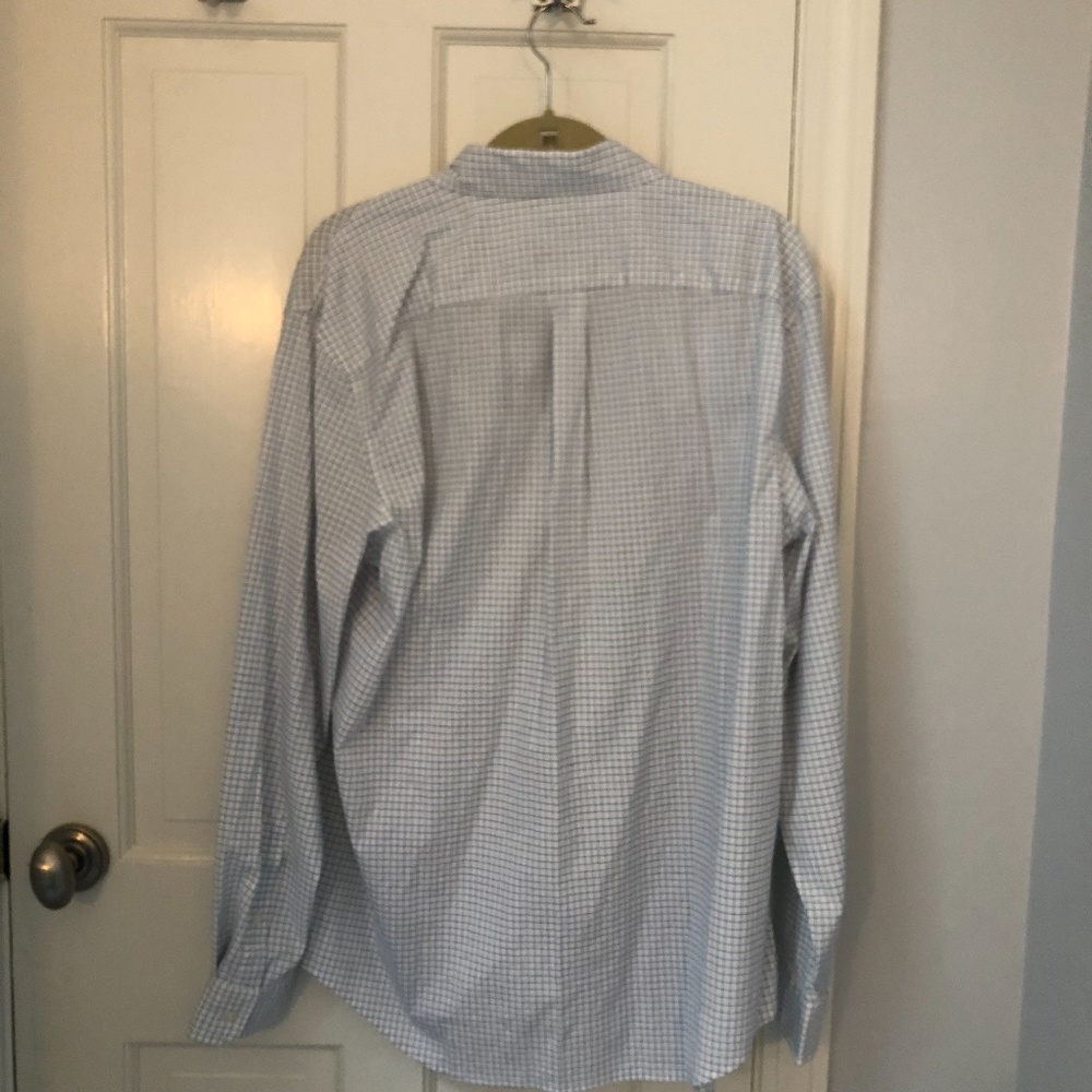 NEW Vineyard Vines White with Blue Button Down Top - Picture 4 of 5